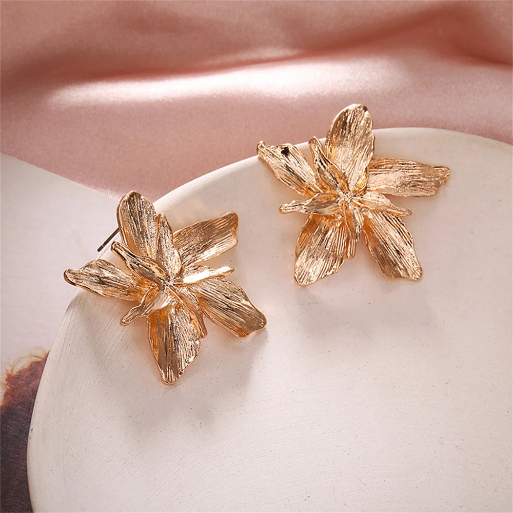 Exaggerated Large Flower Stud Earring Trendy Alloy Gold Color Earrings For Women Fashion Jewelry Party Earrings Gift