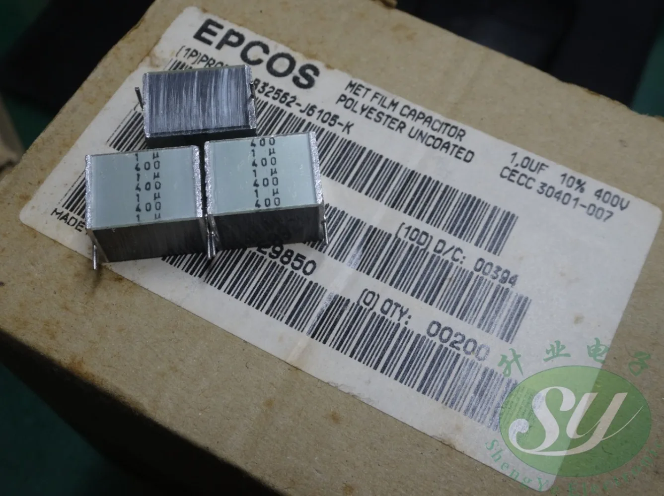 

5PCS EPCOS 1.0uf/400v 1uf 1u0 105 New 15MM melled-cake capacitor B32562J6105K