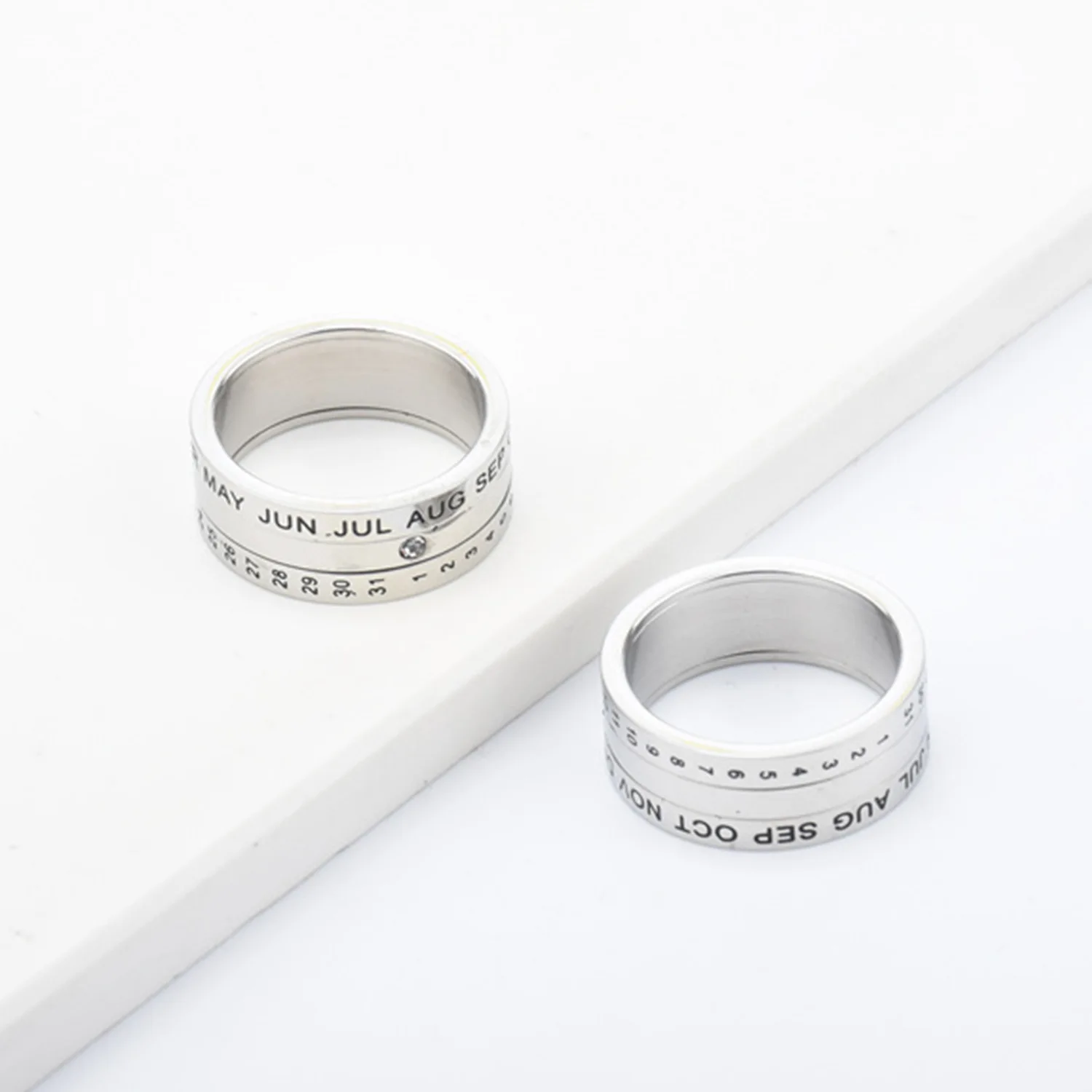 European and American Fashion Creative Diamond Inlaid Calendar with Rotatable Women's Index Finger Rings Size 7-10
