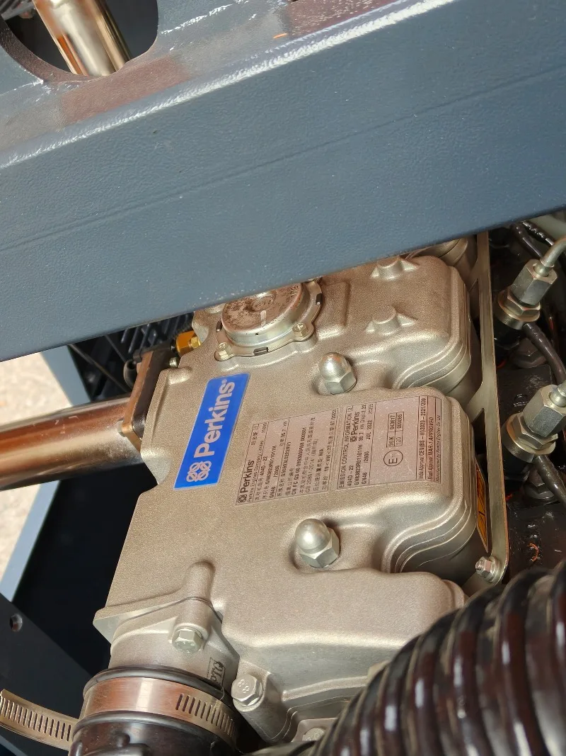 Small Portable Diesel Screw Air Compressor 185 CFM Imported Engine Towable Stationary Configuration Air Cooled with Pump Air End