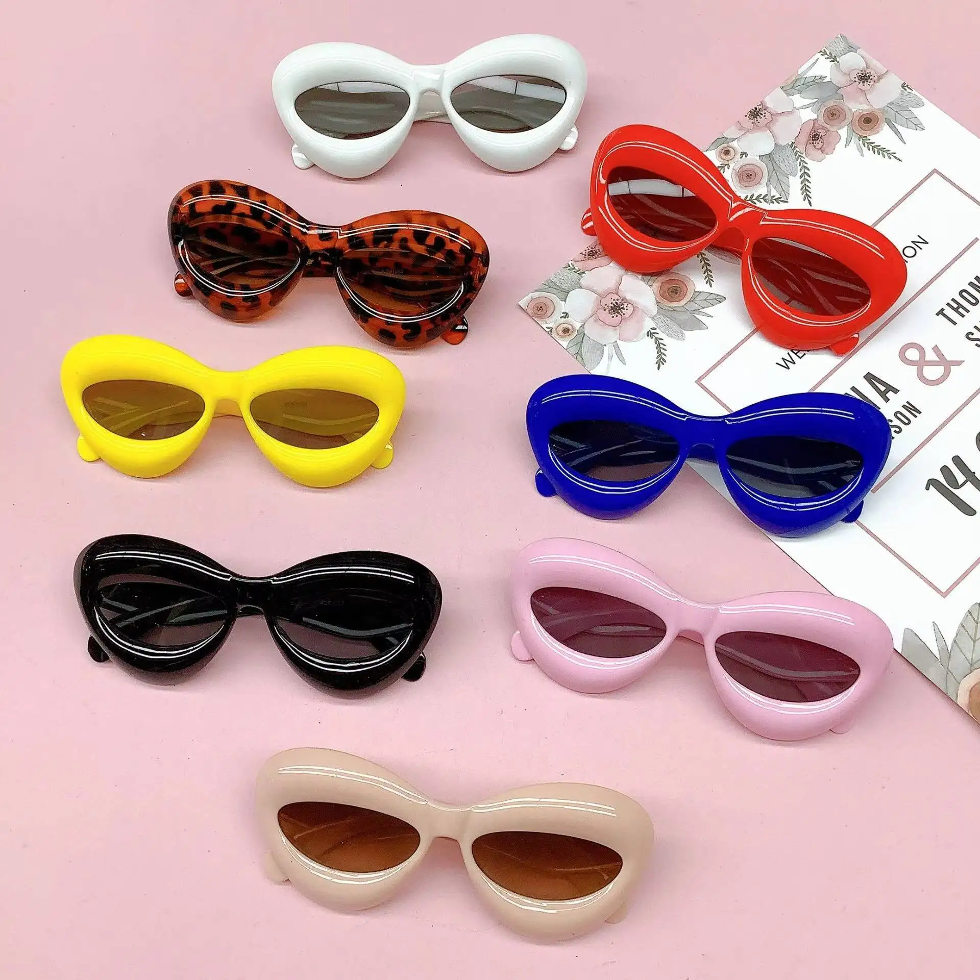2026 Neue Personalisierte Katzenaugen-Sonnenbrille in Bonbonfarben für Kinder Vielseitige Coole Sonnenbrille