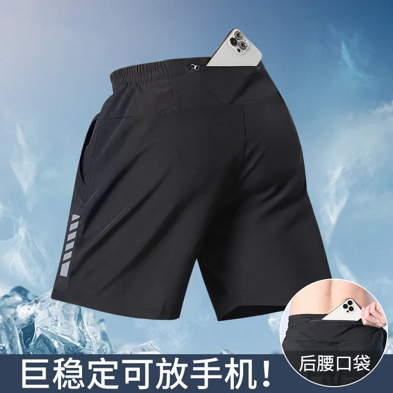 

Back pocket running shorts with pockets for holding phones - men's style athletic five-pocket pants for marathon training