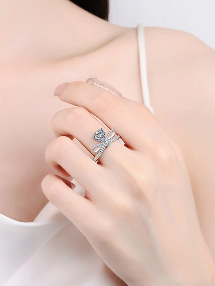 Oficjalny sklep MoisaLuxe Moissanite Plata Sterling 925 Srebrny pierścionek z biczącym sercem dla kobiet, pierścionek z moissanitem platerowany złotem Pt950