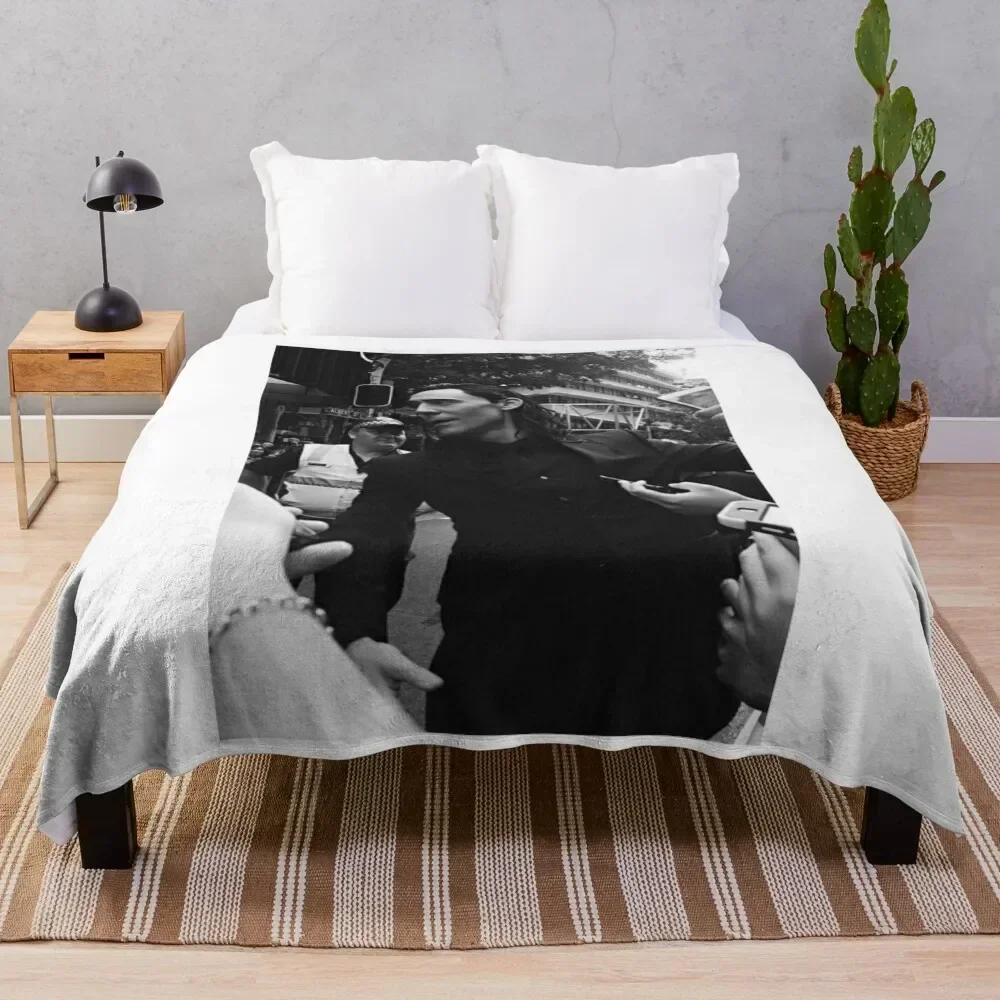 

tom hiddleston Throw Blanket Long Lasting Soft Plush Blanket for Daily Use