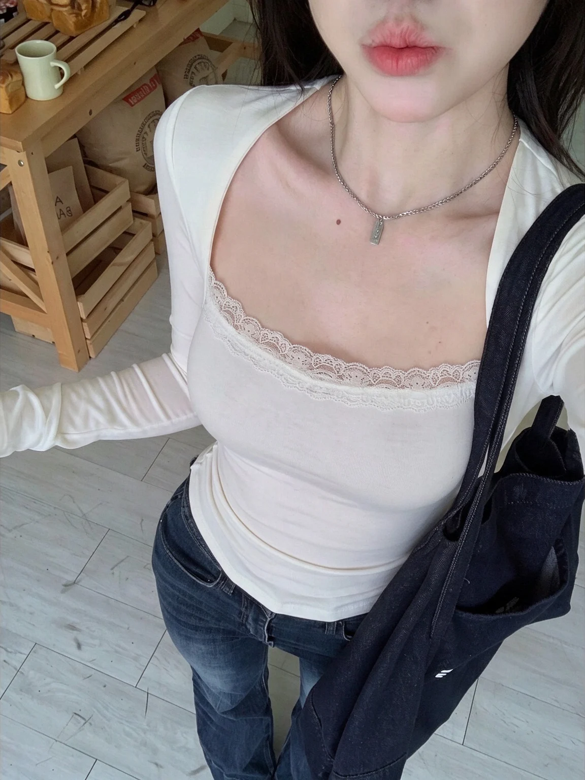 White Lace Collar Long Sleeve T-Shirt Women's Autumn Unique Base Shirt Light Maturity Small Audience Not Collision Top