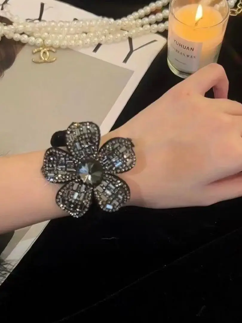 Attache de cheveux de luxe haut de gamme en forme de fleur de diamant scintillant pour femmes, porte-queue de cheval, haute élasticité, élastique Durable, sans endommager