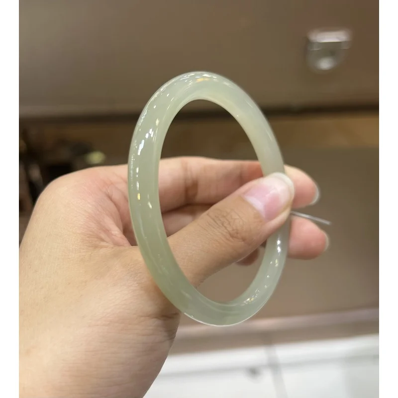 Hetian Jade Bracelet A Light Icy , High Translucency With A Slightly Oily Feel, Good Texture, And Subtle Greeni