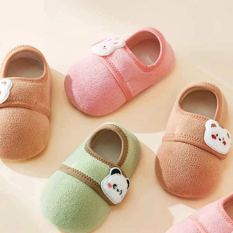 

Теплые нескользящие детские носки-тапочки, первая прогулочная обувь для мальчиков и девочек, домашние носки для малышей, разноцветные осенне-зимние От 1 до 4 лет