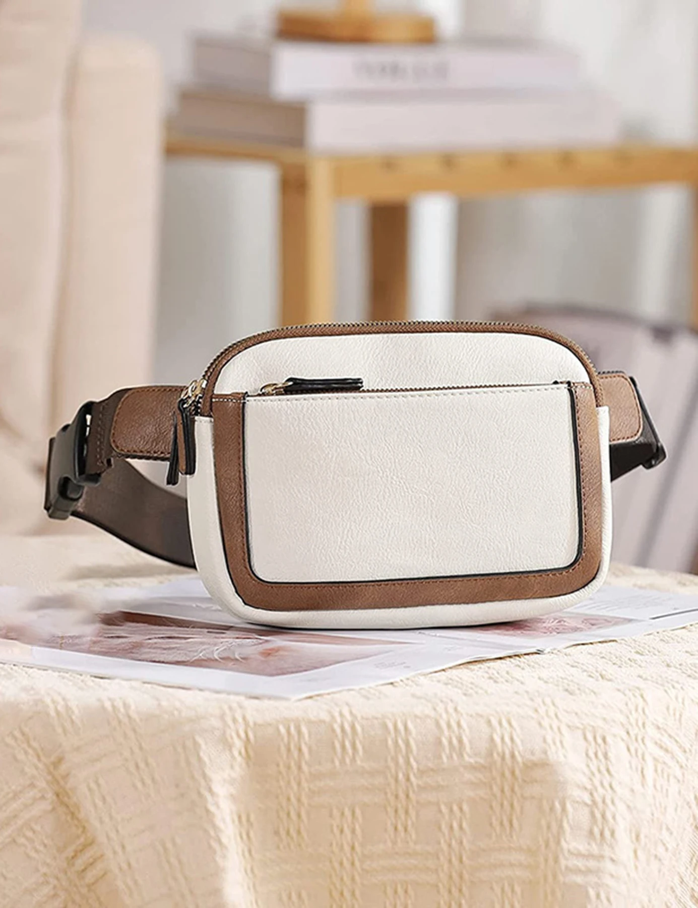 

Fashion crossbody bag with adjustable shoulder strap, lightweight portable PU leather fanny pack for outdoor sports and fitness