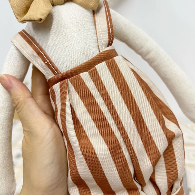 Nieuwe schattige draagriem kleine konijnenpop, comfortabele katoen- en hennepstof, comfortabele pop, konijnenjaar verjaardagscadeau