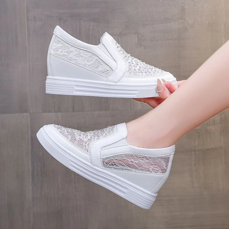 Nouvelles Chaussures Décontractées d'Été 2026 pour Femmes, Respirantes, en Maille Évidée, à Enfiler, avec Talon Compensé Caché, Légères et Polyvalentes, Rehaussantes pour Dames