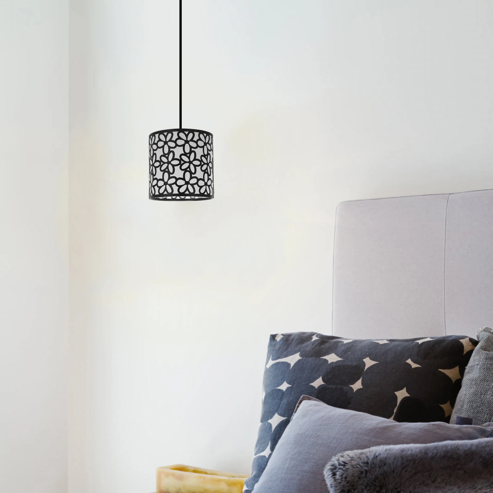 

Hollow Iron Lampshade E27 Cylinder Floral Desk Chandelier Floor Frames Replacement Table Lamp Glass Small