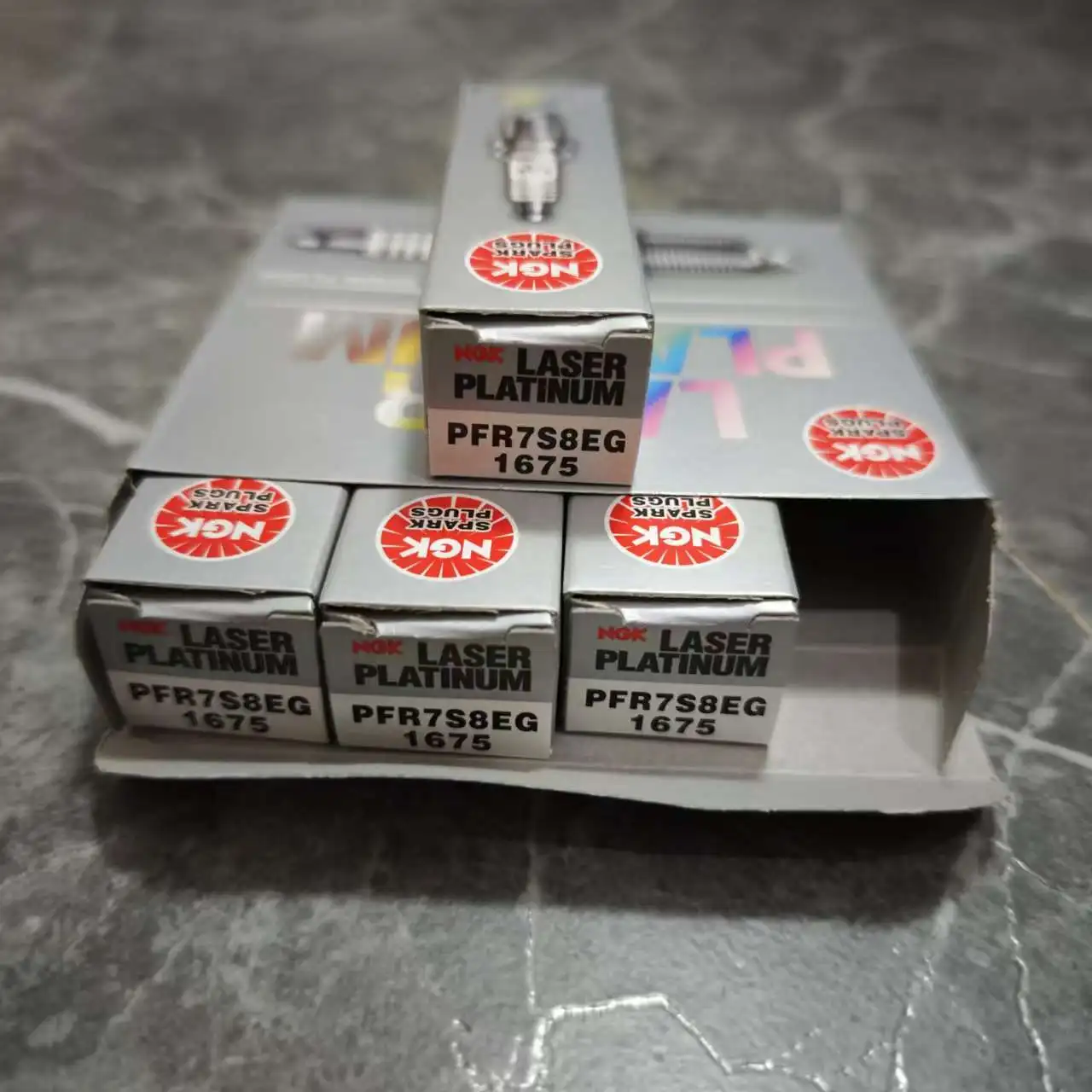 

4/6Pcs Spark Plug PFR7S8EG NGK 1675 for AUDI A3 A4 B7 B8 A1 A5 A6 C6 C7 A7 A8 D4 Q3 Q5 Q7 TT VW GOLF PASSAT JETTA SKODA OCTAVIA