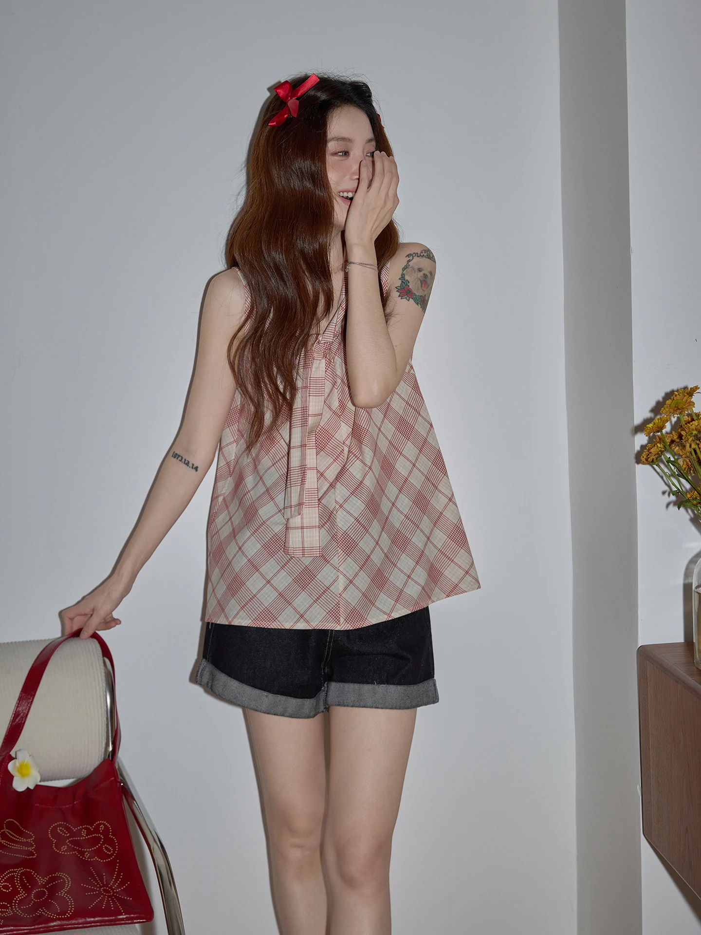 

Женская свободная повседневная рубашка Chaocha Home из хлопка с V-образным вырезом, без рукавов, в клетку, красно-абрикосового цвета, для похудения, летняя коллекция 2026, в стиле Commute