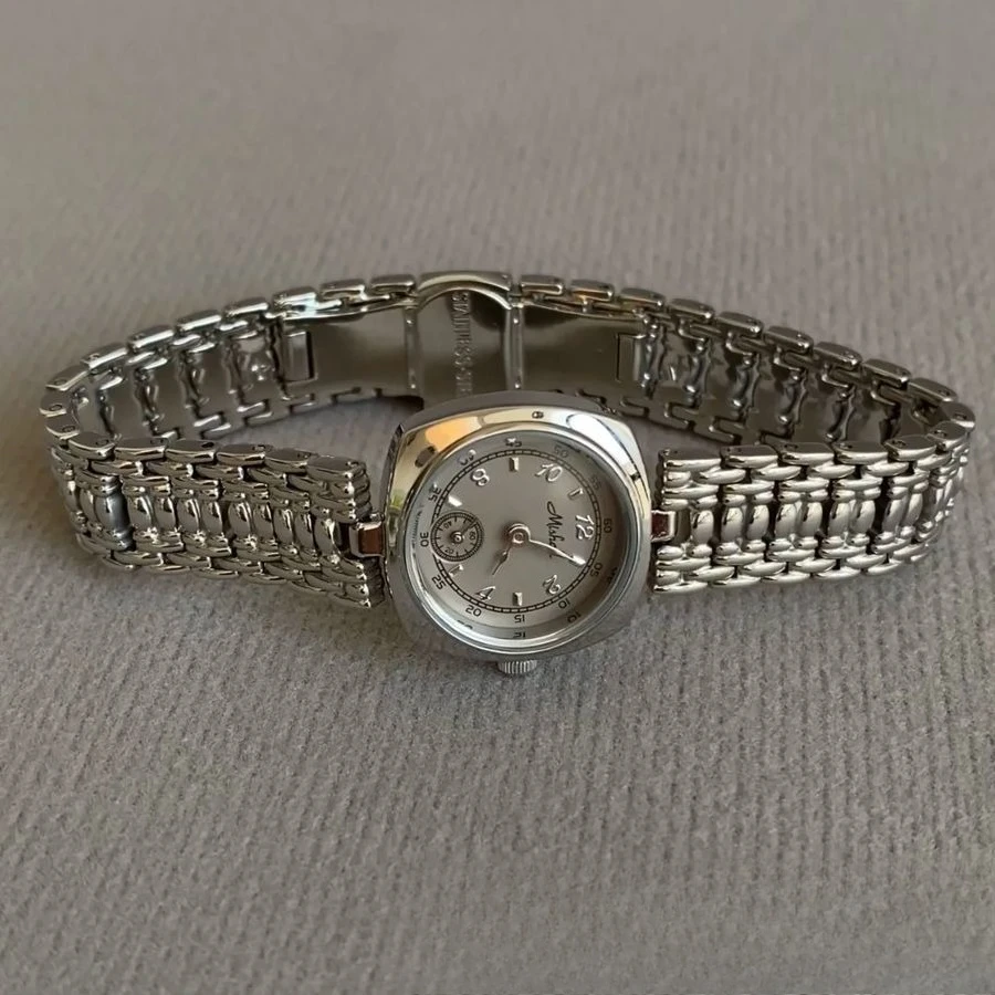 New Square Watch, Vintage And Elegant, With A Small Square Dial, Quartz Movement, And A Sophisticated Design For Women.