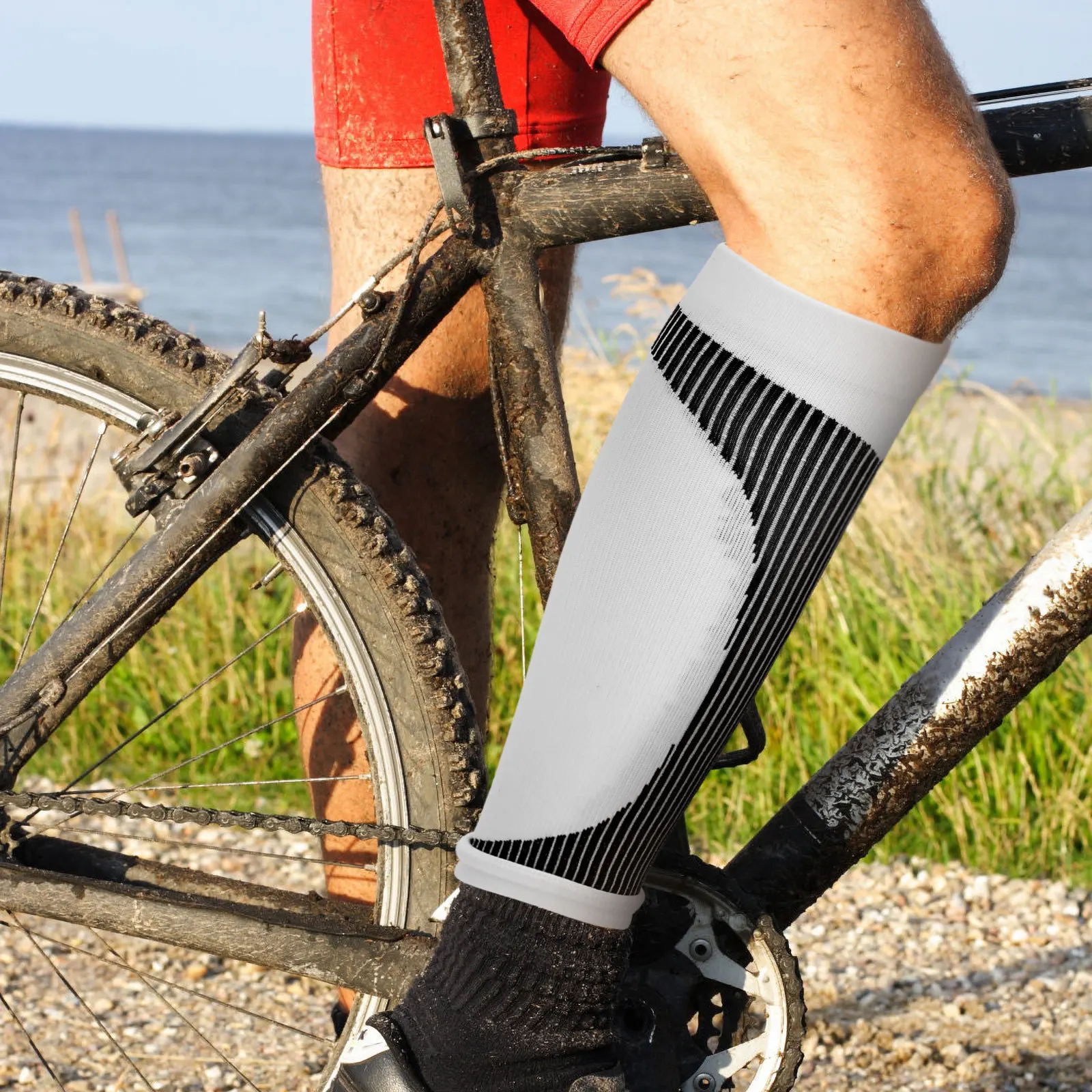 قطعتان من الجوارب الرياضية المرنة القابلة للتنفس للجري وكرة السلة وكرة القدم ودعم حماية الساق