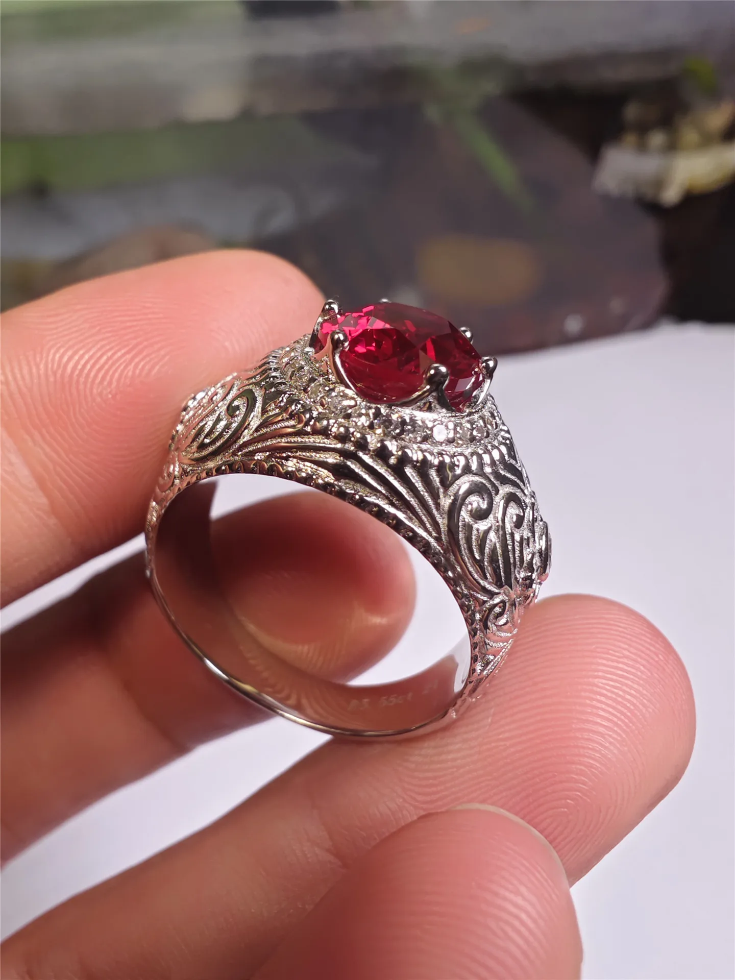 S925 pure silver laboratory-grown ruby 5CT oval vintage pattern wedding men's ring, custom-made with diamond. Jewelry.