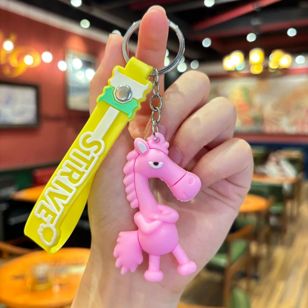 بولي كلوريد الفينيل الكرتون الحصان قلادة حقيبة سلسلة مفاتيح الديكور الحصان حلقات المفاتيح حامل لعام 2026 هدية السنة الجديدة قلادة الموضة والمجوهرات