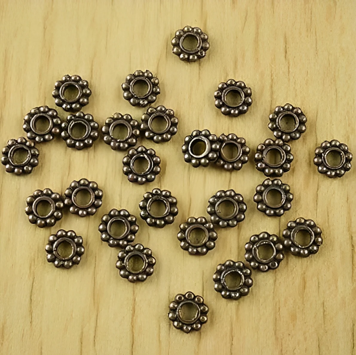 

50pcs 6.5mm, hole is 2.5mm Alloy matel copper flower spacer beads HWH1877