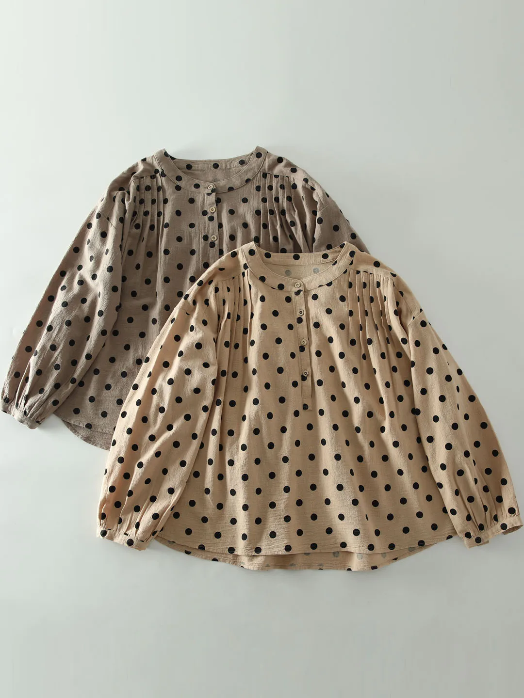 

Новинка весенней коллекции: Женский хлопковый топ с круглым вырезом, свободного кроя, с художественным принтом в стиле лесной тематики, с длинными рукавами, универсальный, стройнящий.