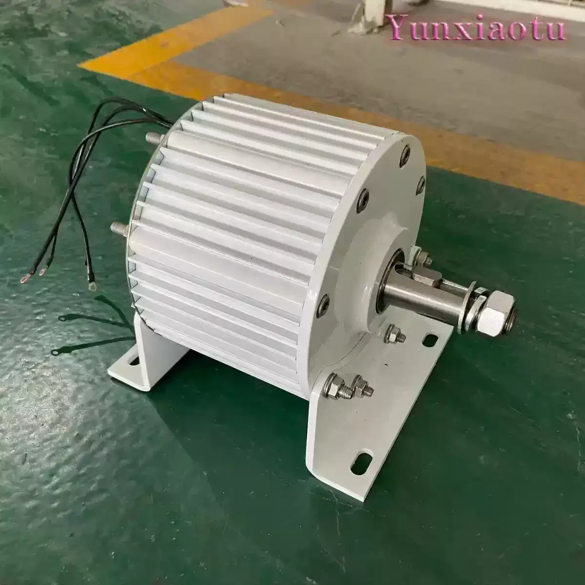 Three Phase AC 600W 500RPM 50Hz 24V to 380V Straight Shaft Conical Shaft Rare Earth Permanent Magnet Generator