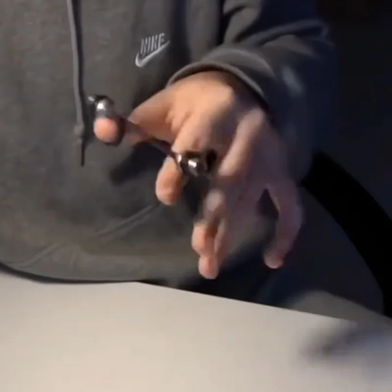 Begleri Perline di preoccupazione in rame Giocattolo agitato - Abilità delle dita Sollievo dall'ansia Arte cinetica senza arresto per uomini Donne Gioco con la punta delle dita
