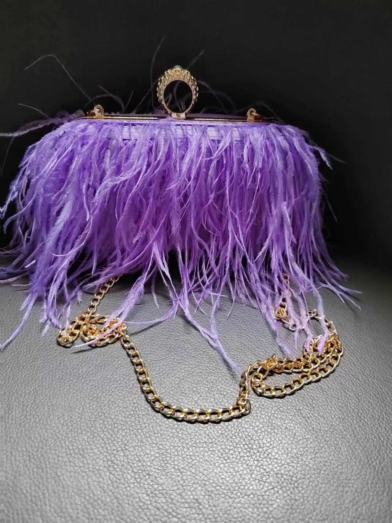 2024 Guangzhou High Quality Knuckle Ring Purple Feather Purse Clutch Purse Bag With Ostrich Feather Decoration Wedding Bags