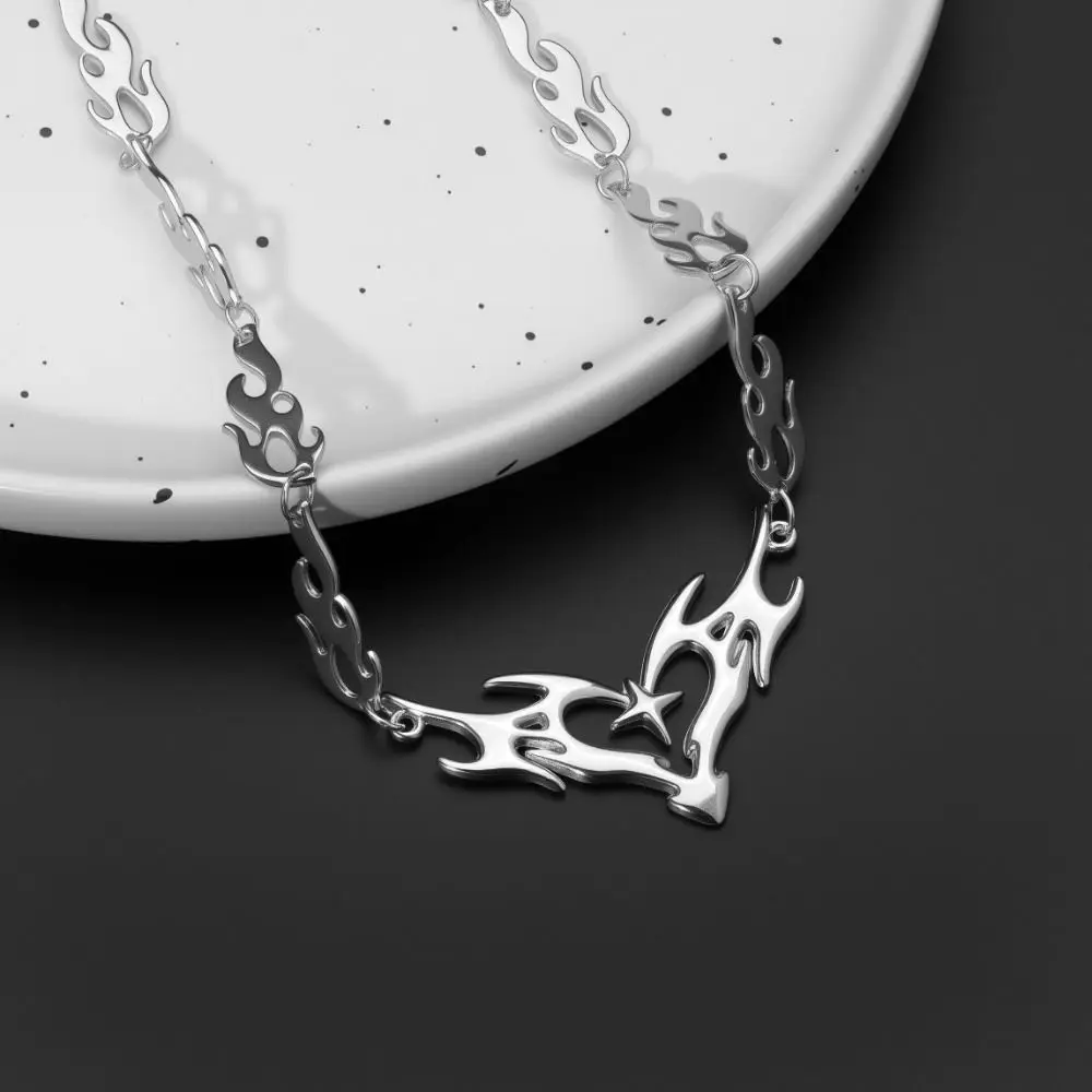 Barbed Wire Flame Heart Choker Hippie Charm Sweet and Cool Y2k Thorns Necklace Punk Style Alloy Gothic Necklace Women Man