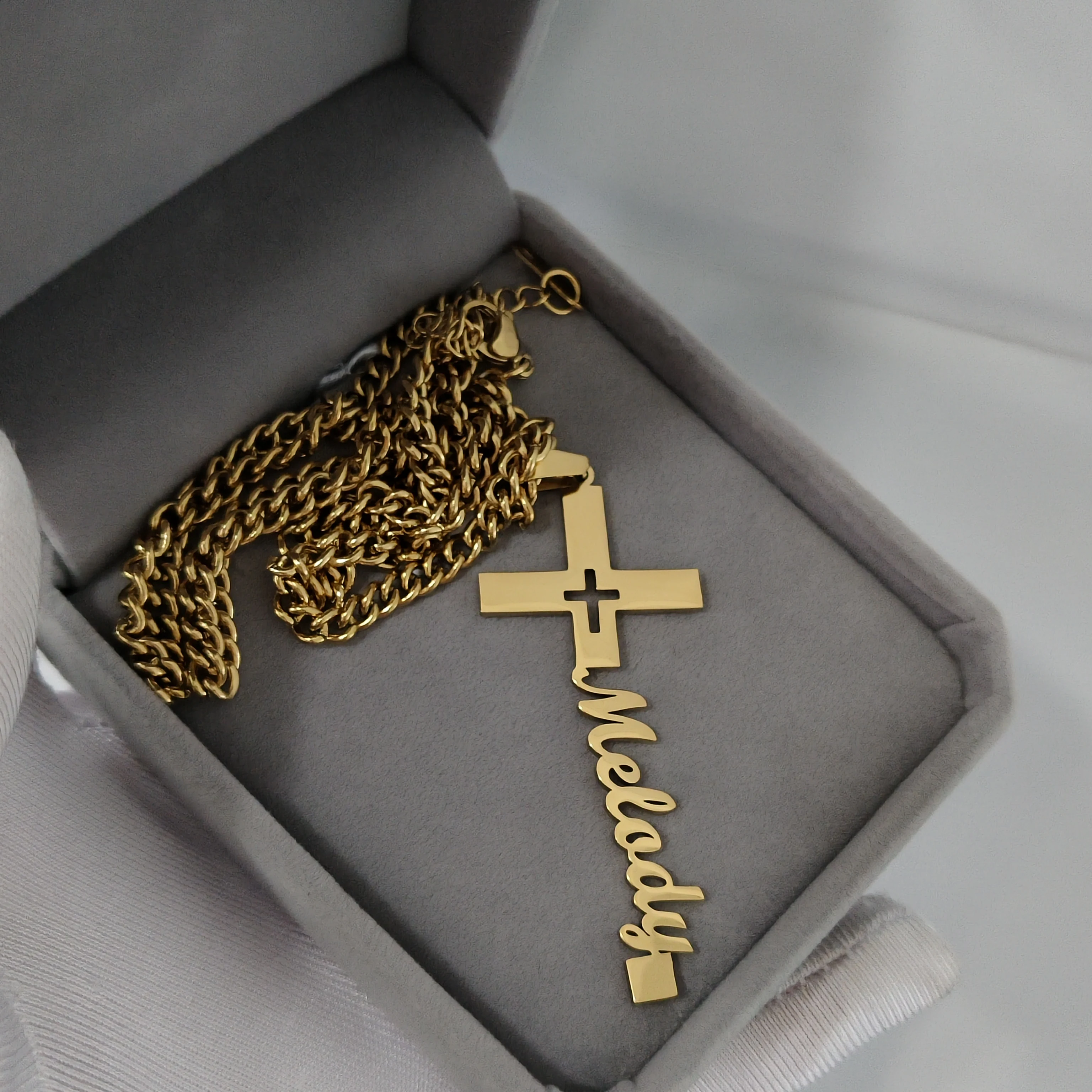 

DHQH New Wholesale Customized Name Cross Necklace Personalized Letter Cross Pattern Necklace Valentine's Day Gift For Her/Him