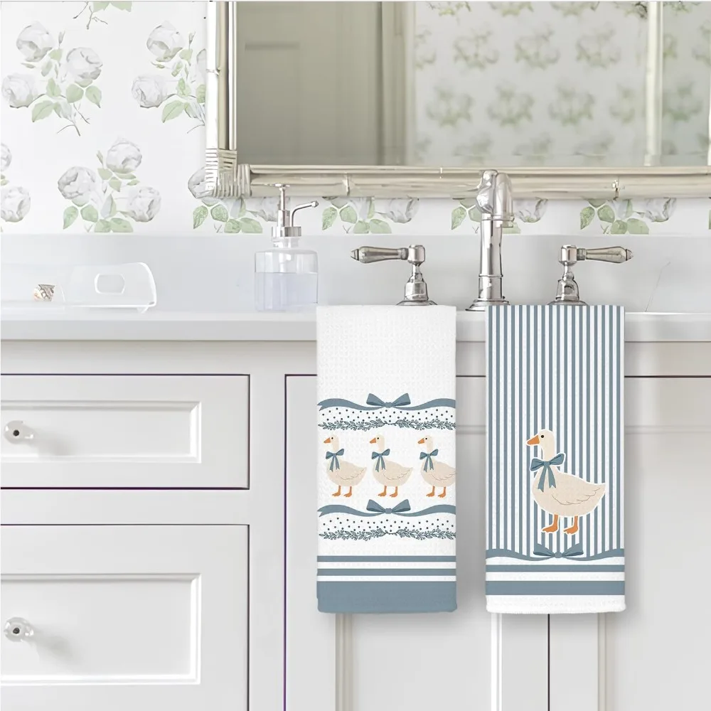 2/1 Piece Random Style Blue Bow Tie Towel with Goose Pattern, Goose-Themed Gift, College-Style Bow Tie Blue and White Striped Farm Animal Decorative Towel, for Bathroom Decoration, Halloween and Christmas Gifts
