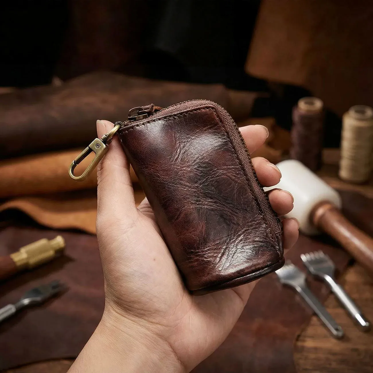 Retro Fashion Mini Men's Key Holder, Layered Vertical Cowhide Storage Pouch Original Handmade Dyed Cowhide Wallet