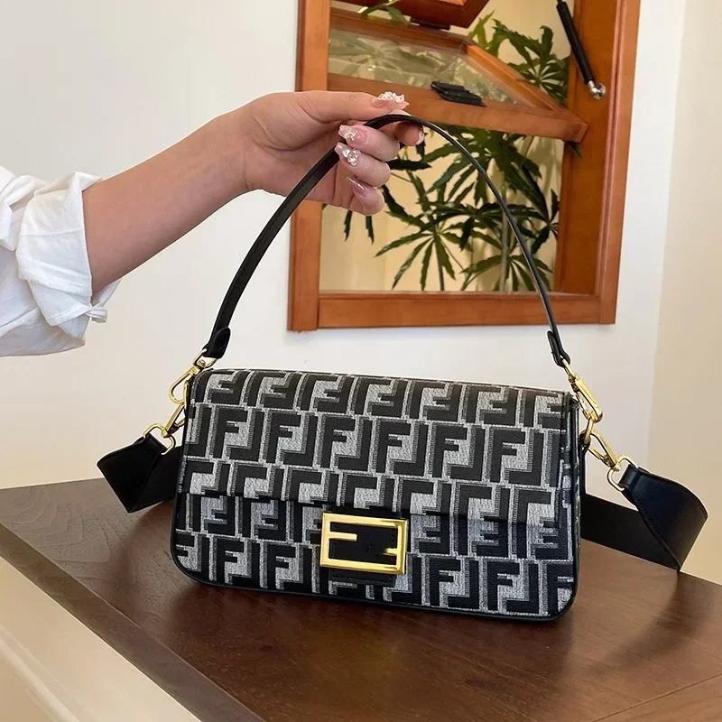 

Lightweight Women Crossbody Bag Soft Faux Leather Shoulder Bag Ladies Minimalist Handbag For Everyday Use
