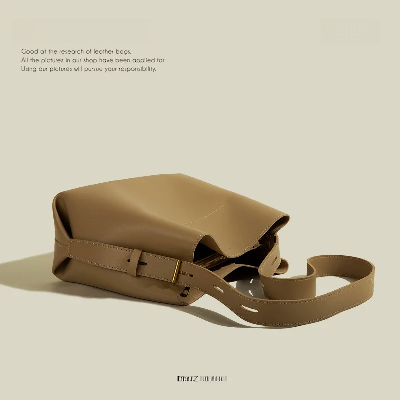 

MuziKai Large Capacity Bucket Bag Women's Commuter Tote Fashionable Casual Crossbody Bag Korean Style Synthetic Leather