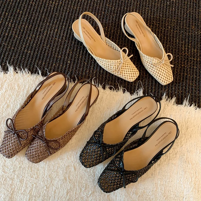 صنادل نسائية بتصميم حزام خلفي بفيونكة منسوجة صيفية جديدة برأس مربع وفم ضحل حذاء فردي مريح وأنيق ورائع