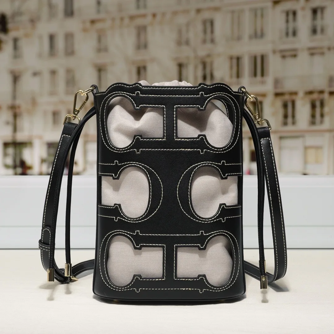 

Luxury Ladies Shoulder Bag Made of Premium Leather Boasting Paris High-End Vintage Modern Daily Look