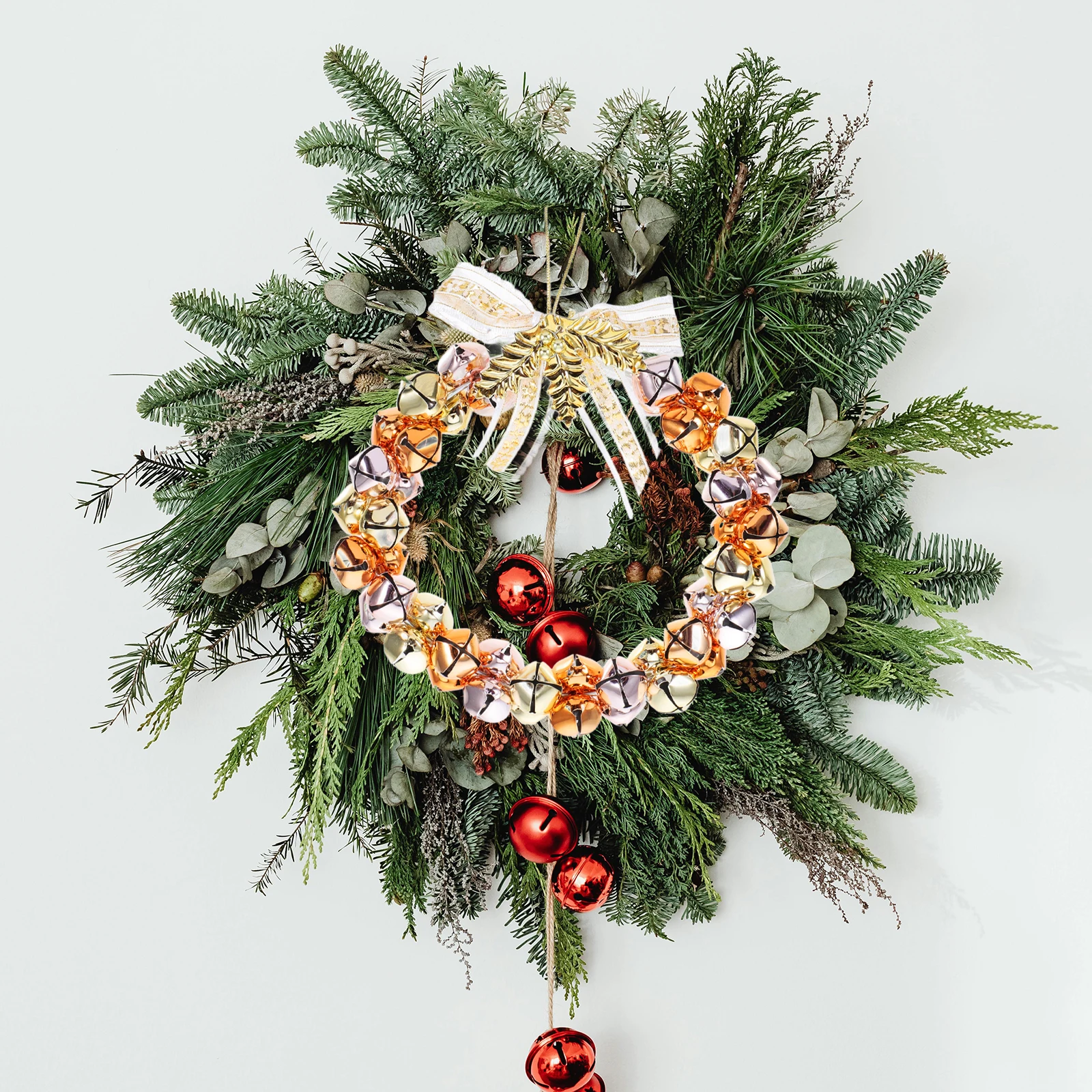 

Christmas Wreath With Bells Iron Wall Hanging Decor Holiday Party Decoration Festive Floral Garland Xmas Ornament Home Adornment