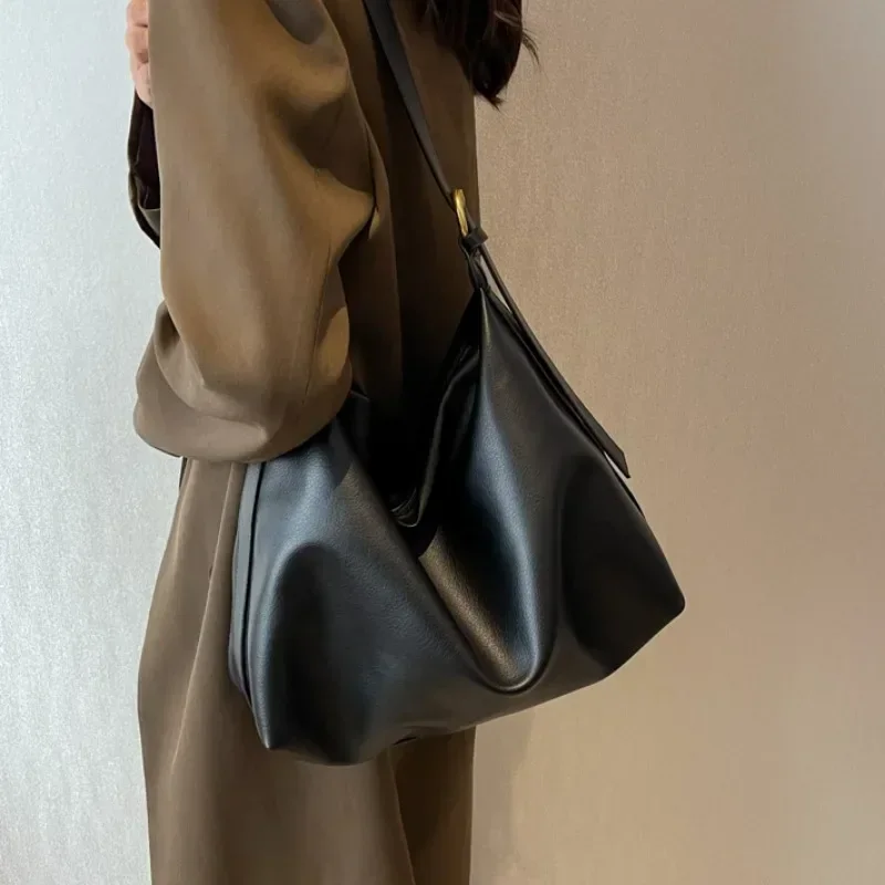 Women's Leather Tote Bag with Large Capacity, Simple and Versatile Commuting Bag, Fashionable and Casual One Shoulder Crossbody