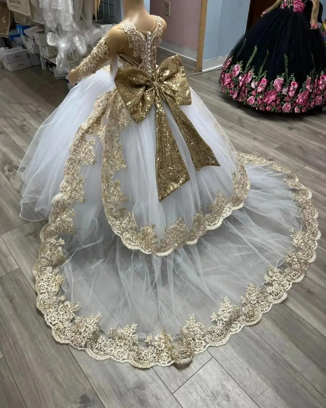 Abiti da ragazza di fiori per matrimonio con fiocco applicazioni in pizzo lunghezza pavimento ragazza festa di compleanno per bambini abito da prima comunione personalizzato