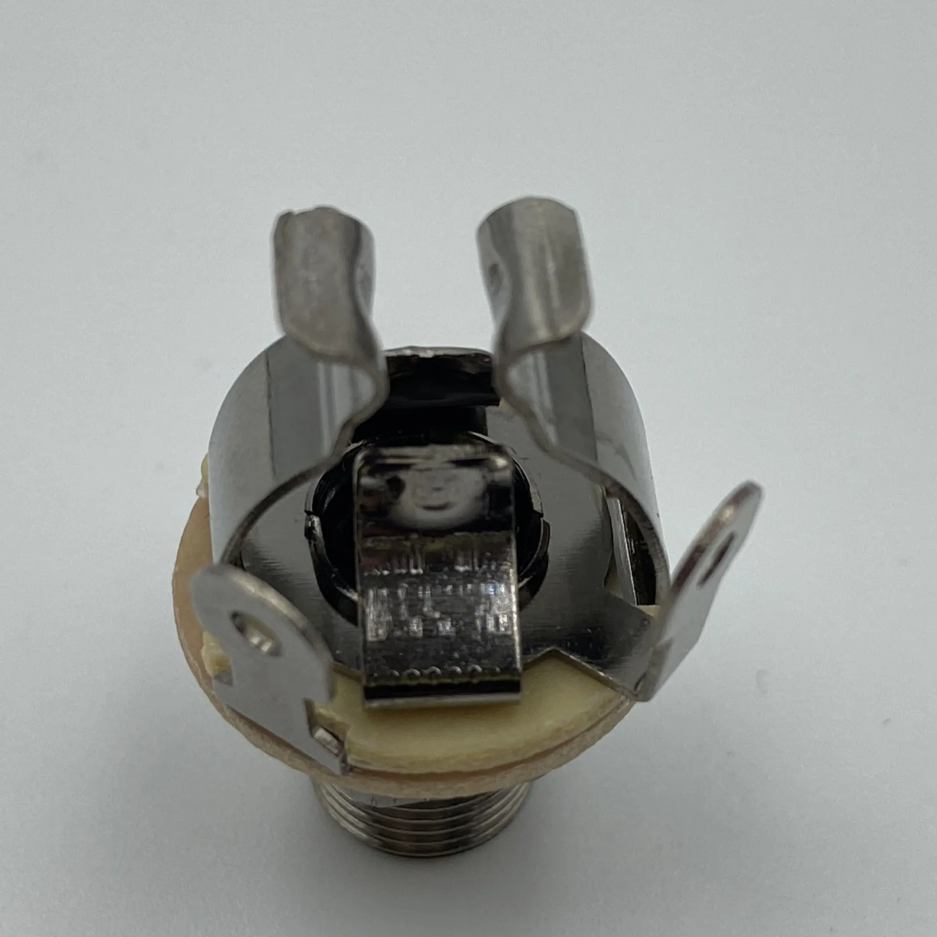 

Multi-Contact Mono Jack Socket Brass Body 1/4" Output Jack for Bass / Guitar Available Gold, Silver, Black