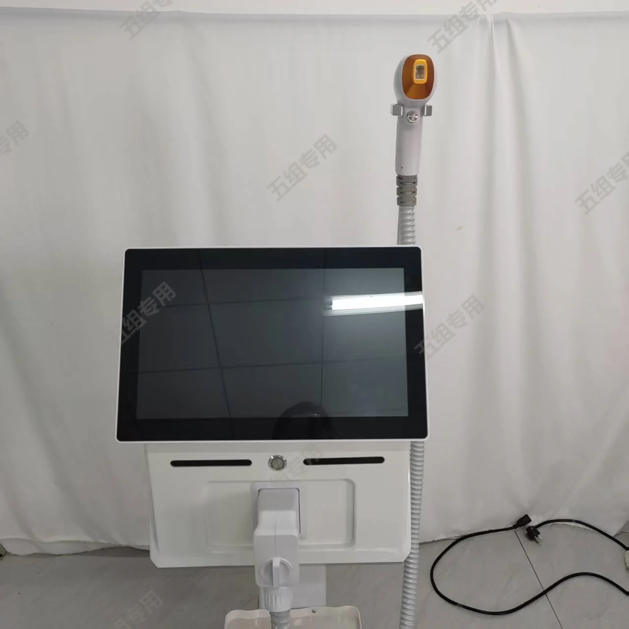 

808nm diode laser hair removal system, painless technology, 755nm + 808nm + 1064nm, 3 wavelengths 3000W, high power