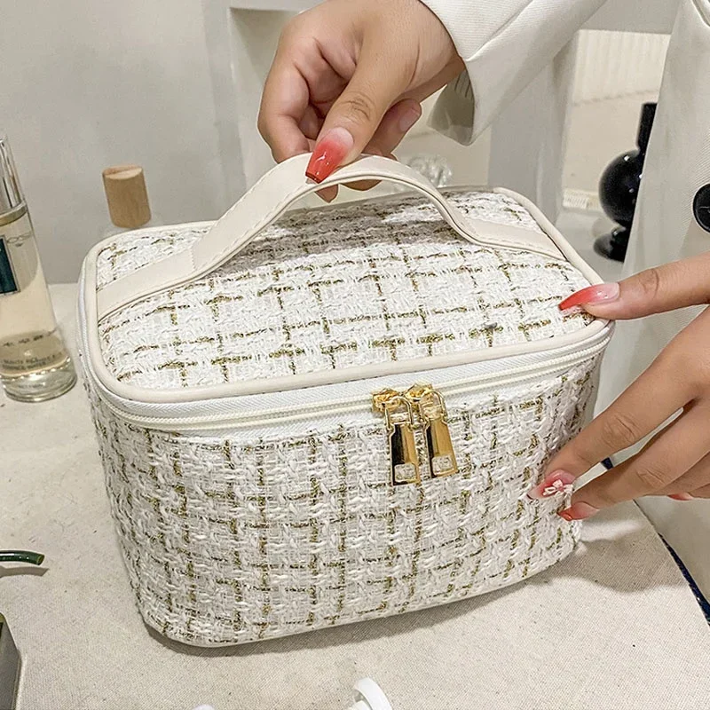 2024 Borsa da donna nuova Borsa per trucco stile lavorato a maglia Borsa per trucco portatile portatile portatile Borsa di stoccaggio grande alla moda BX101