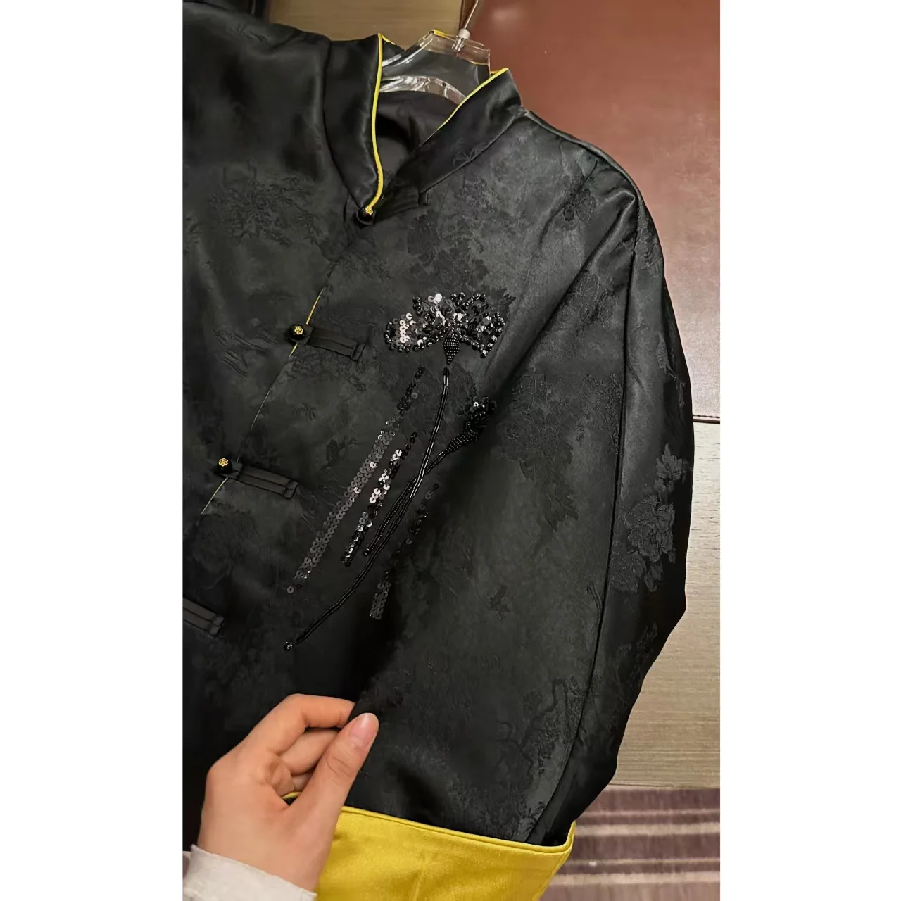 

4NCOU Никольский бренд ацетатный атласный джет с бисером, зимняя новая женская модная верхняя одежда DY0978, китайский топ