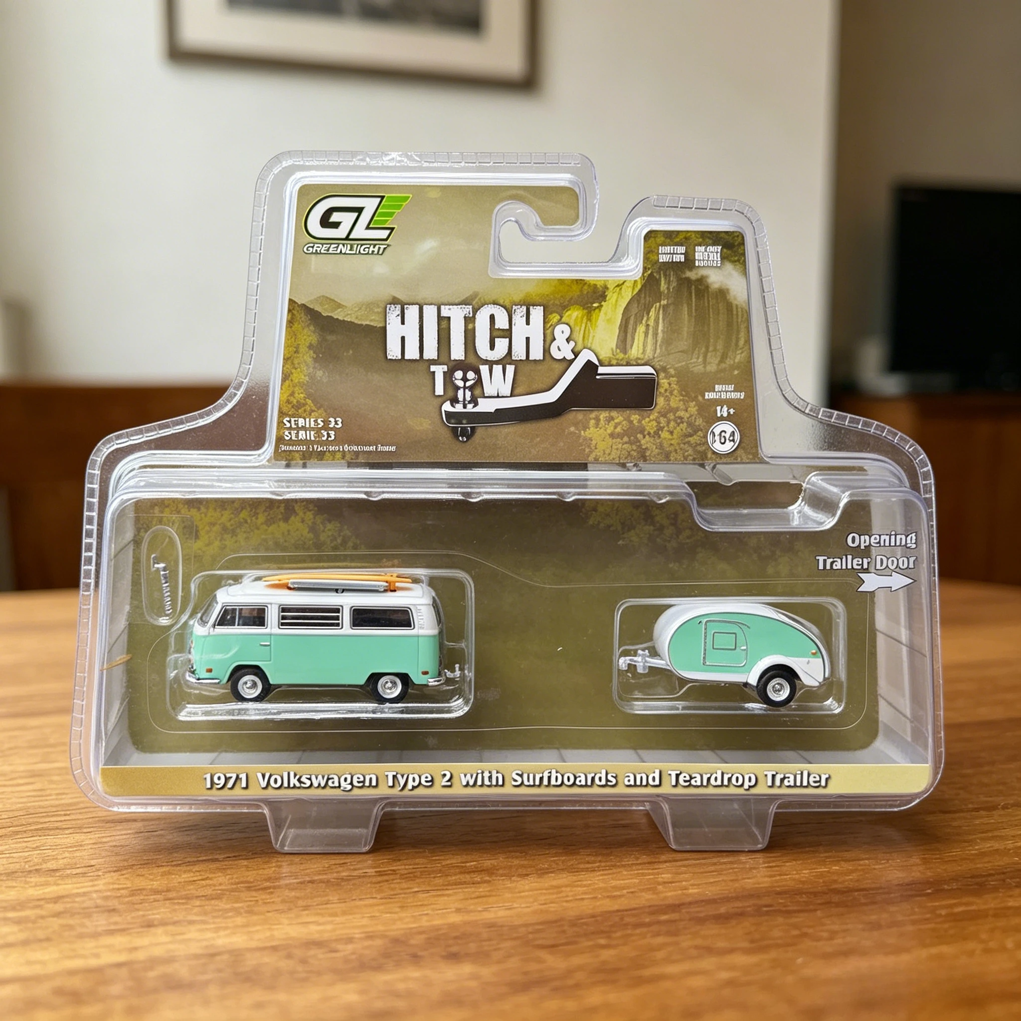 GreenLight 1:64 Hitch Trailer Series #33-1971 Volkswagen T2 with Surfboard and Teardrop Trailer Alloy Car Model Collectible