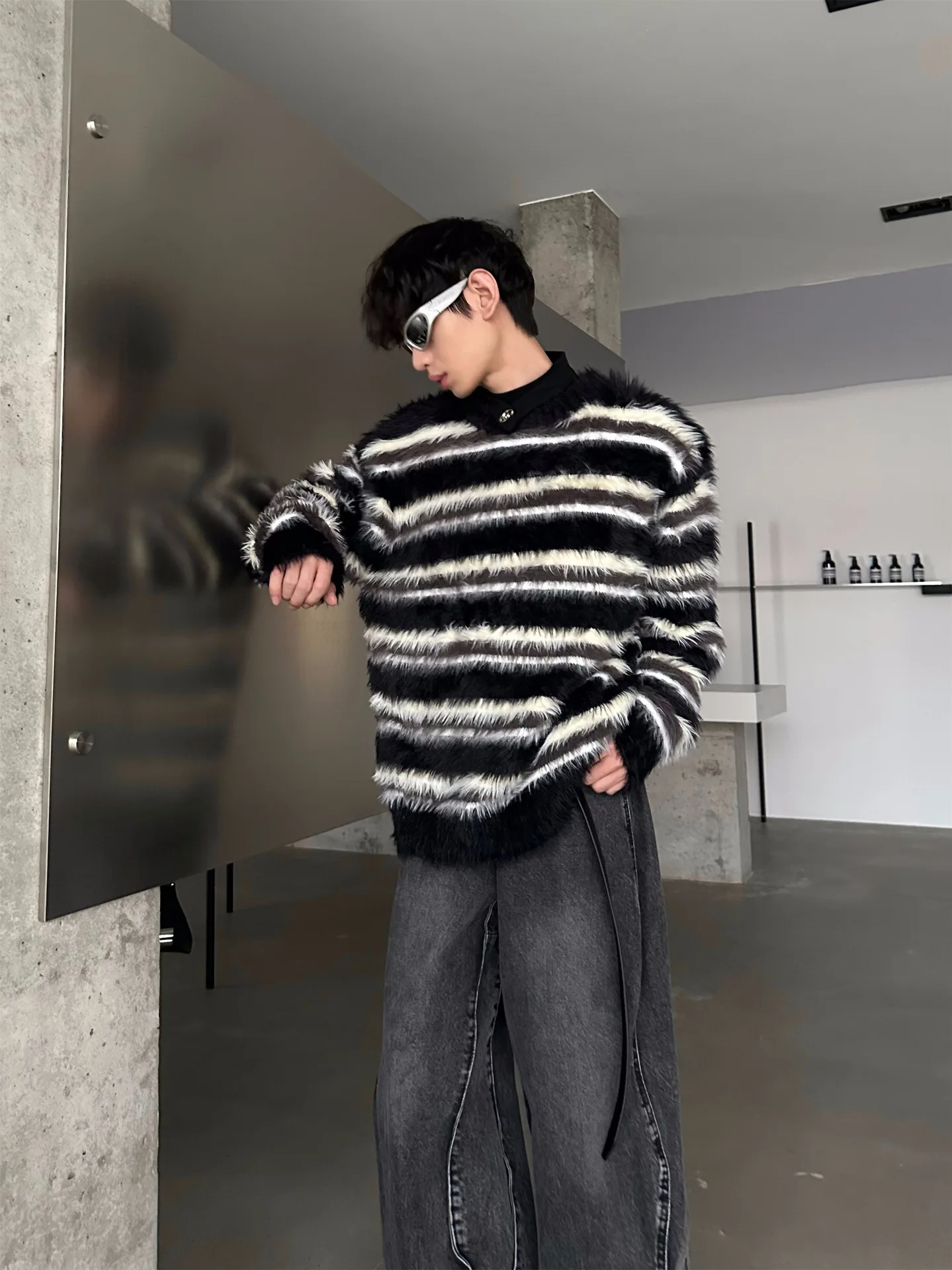 

Мужские пуловеры без рукавов с меховым воротником в стиле рок, дизайнерские, для фестивалей и культурных мероприятий, включая новинки премиум-класса и альтернативные модели