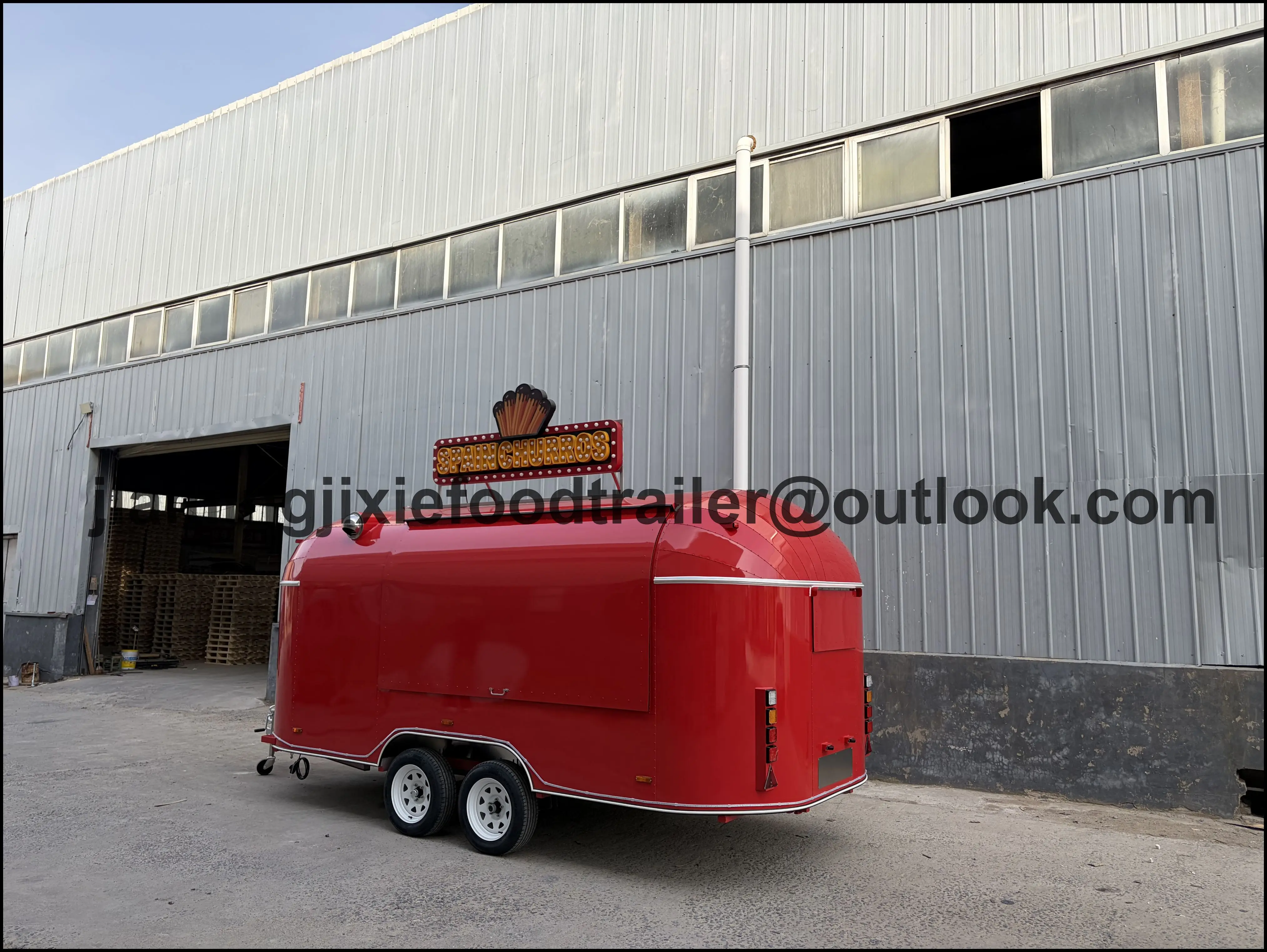 

Фудтрак-кафе: кофе, соки, коктейли, мороженое, пицца. Мобильная кухня, кейтеринг-прицеп, полностью оборудован.