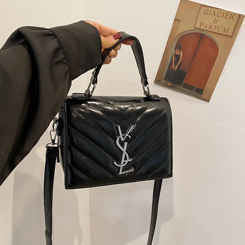 ‌2025 New Chain Crossbody Bag - Small Designer Purse for Women, Trendy Mini Shoulder Bag with Metallic Chain