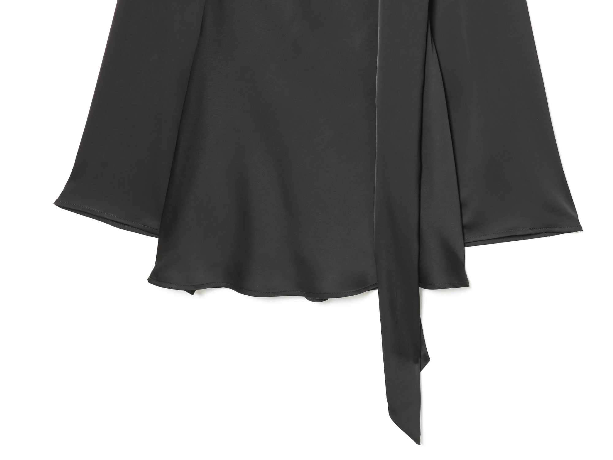 KONDALA Party Czarna Satynowa Mini Sukienka Damska Seksowna Sukienka z Dekoltem w Serek i Długim Rękawem Krótka Sukienka na Wiosnę 2026 Modna Sukienka Koktajlowa na Imprezę do Klubu Nocnego