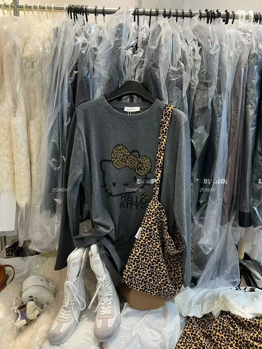 

Свободная женская футболка Long Sve, новая зимняя корейская футболка с мультяшным принтом, удобный хлопковый круглый топ средней длины