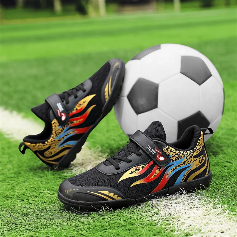 

A pair of children's Velcro studded football shoes with anti-slip wear-resistant soles for training and outdoor use JS-303