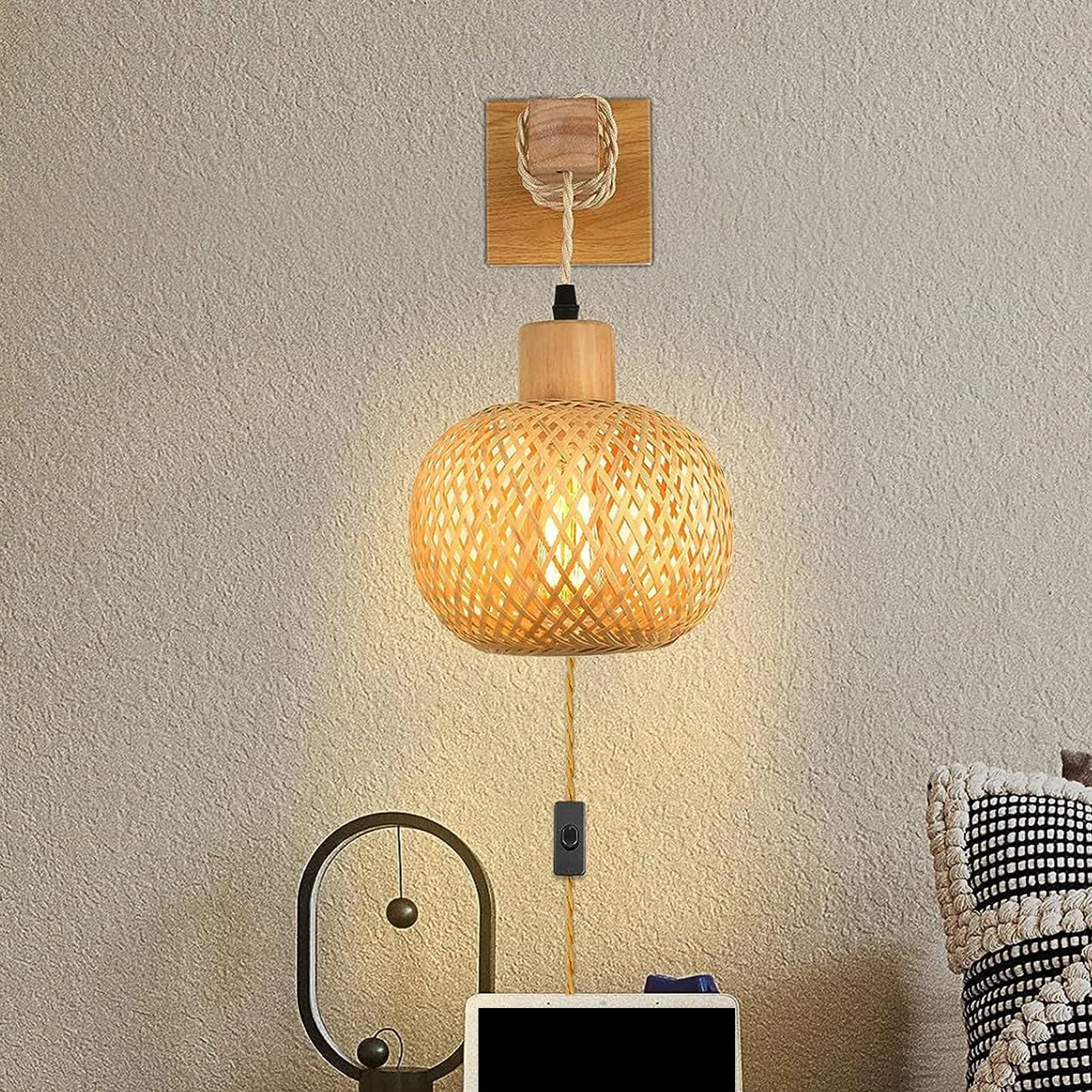 Applique da parete intrecciata a mano Boho Bamboo lampada da comodino Plug in lampada a sospensione per la casa camera da letto soggiorno fattoria